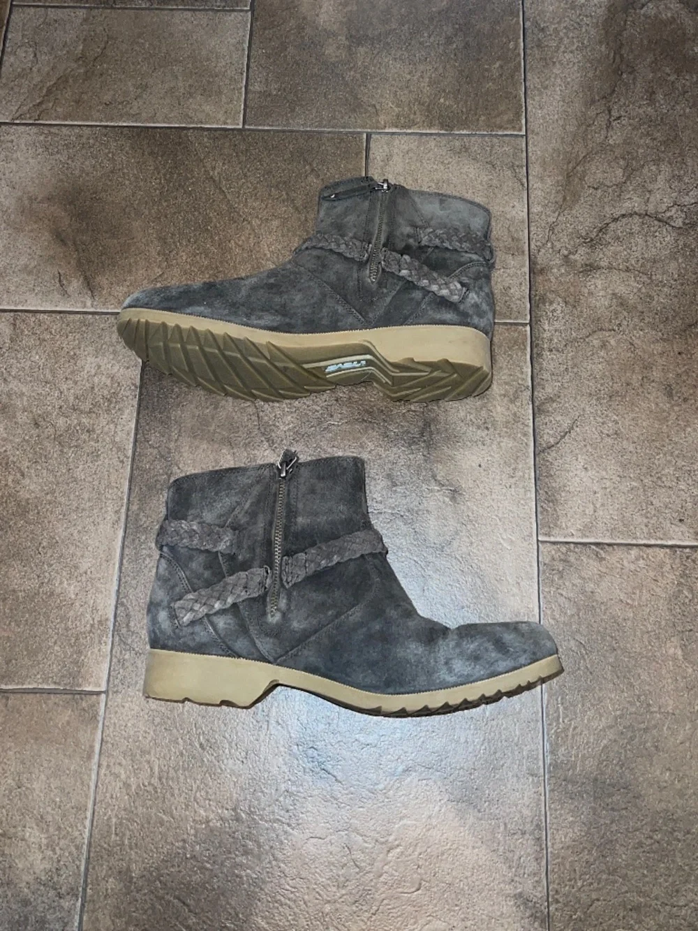 Teva Women’s De La Vina Suede Ankle Boots in Dark Gray Size 10